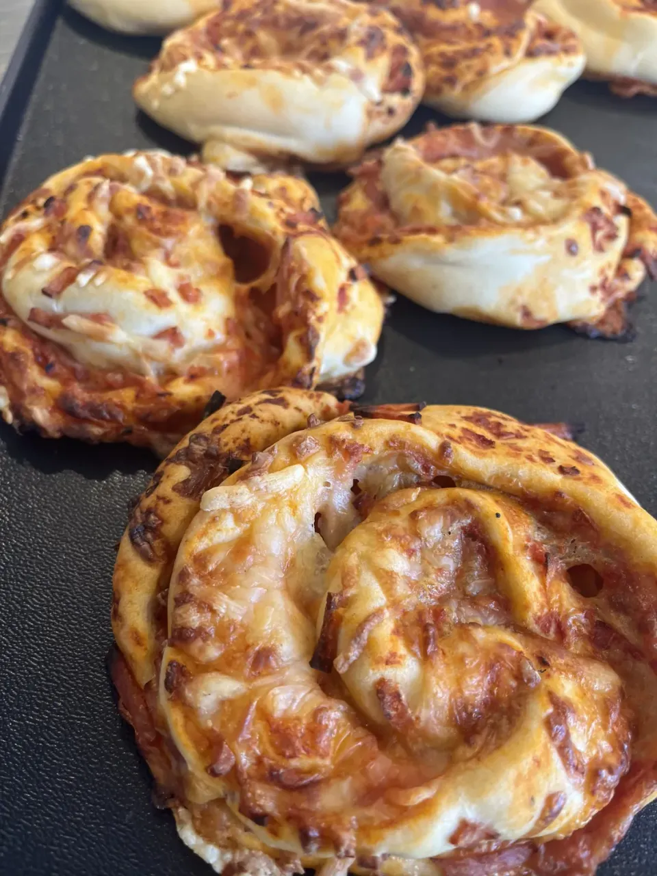 Seest Bakery pizzasnegl med skinke til madpakken